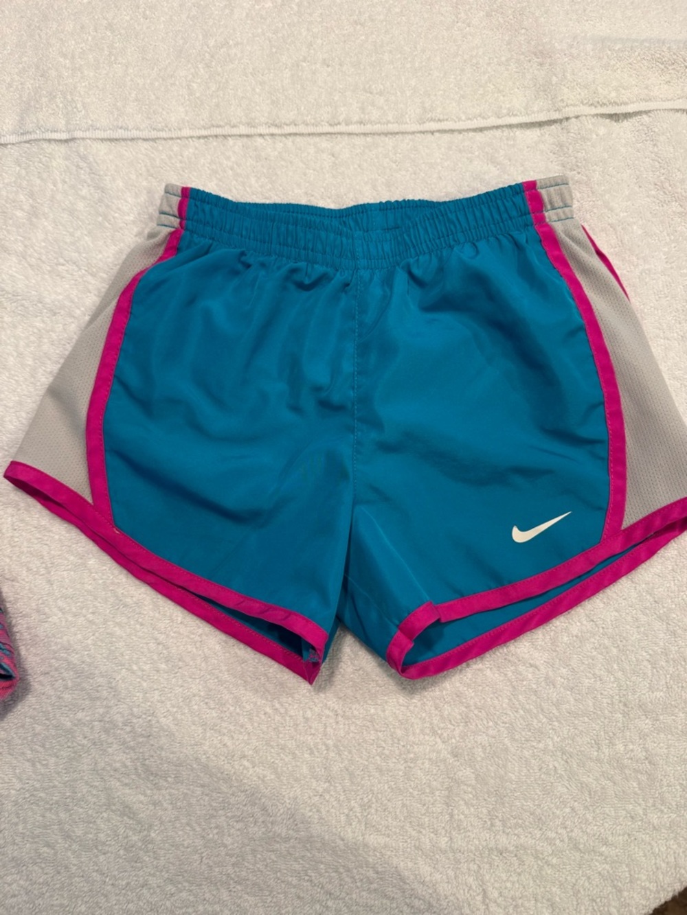 Bundle of 2 pair of girls size 6 Athletic Shorts, Under Armour & Nike. - Picture 5 of 8